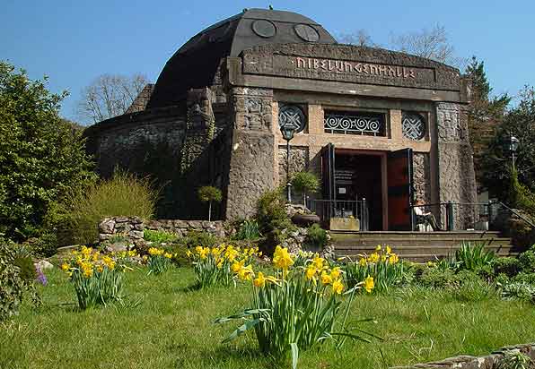 Die Halle im Frühjahrslicht