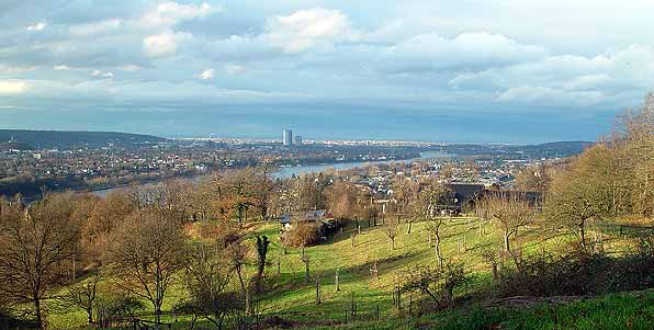 Der Blick von der Terrasse in Richtung Bonn